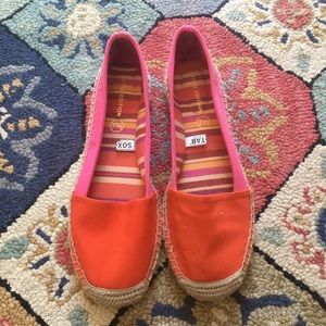 Sz 7.5 espadrille flats in pink and orange